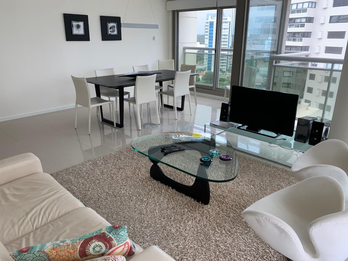 Apartamento en alquiler temporal de 2 dormitorios en Torre Imperiale , Punta del este , Playa brava  - Inmobiliaria Playa del Este