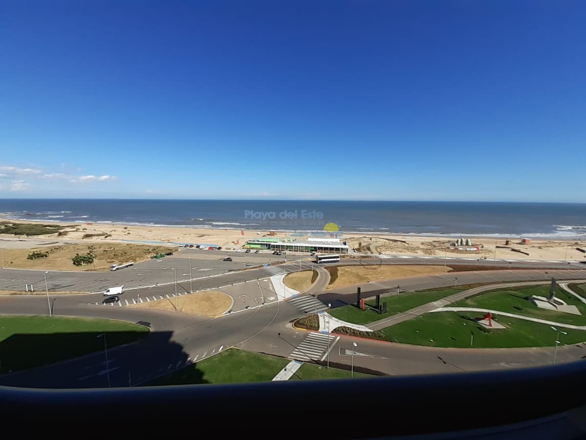 Apartamento en Alquiler de 3 Dormitorios en Punta del este , Playa Brava , Torre Imperiale  - Inmobiliaria Playa del Este