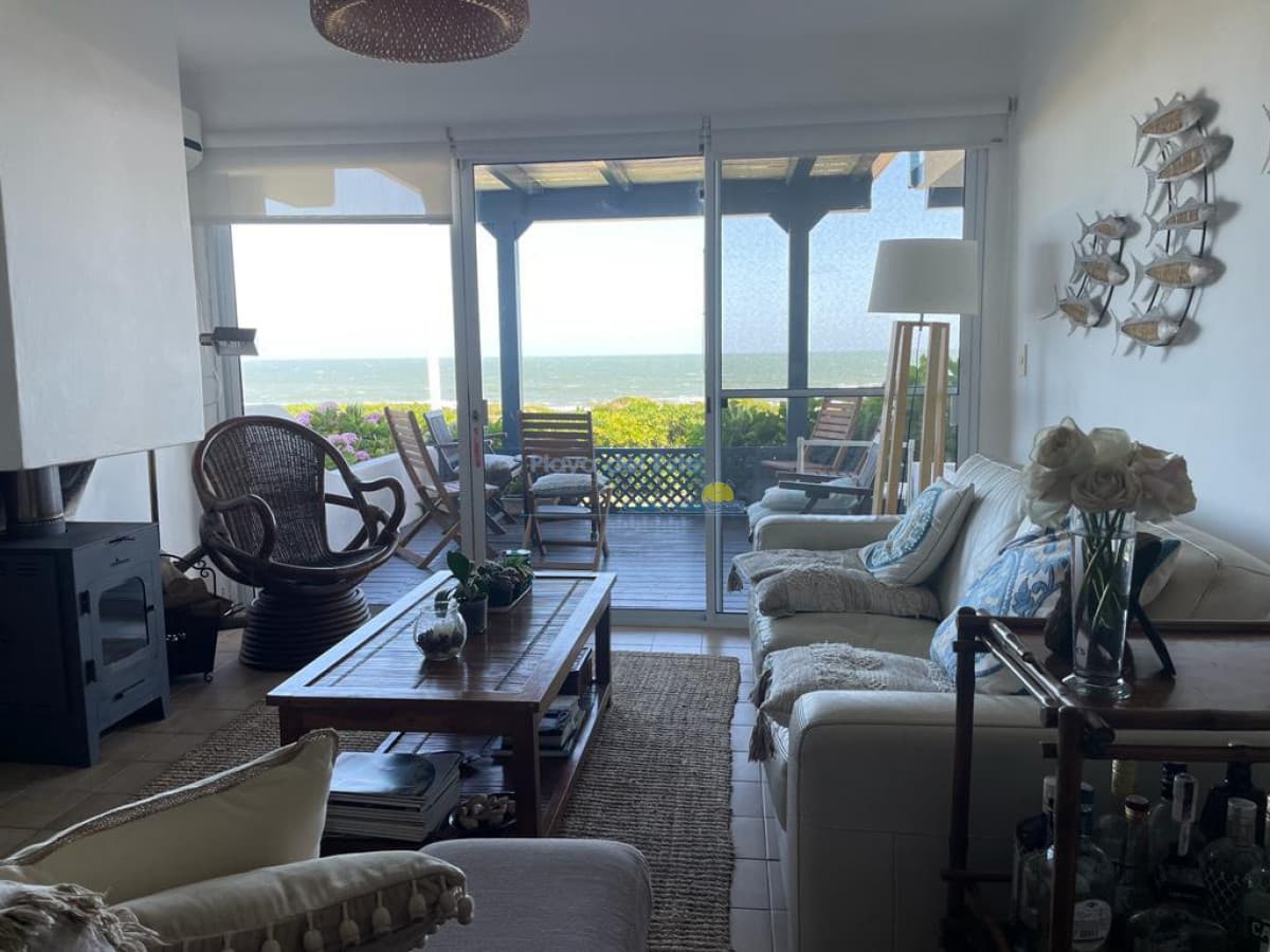 Apartamento duplex en alquiler de temporada de 2 dormitorios en Punta del este  - Inmobiliaria Playa del Este