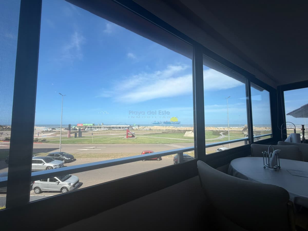 Apartamento en venta de 3 dormitorios en punta del este , Playa brava , primera linea  - Inmobiliaria Playa del Este