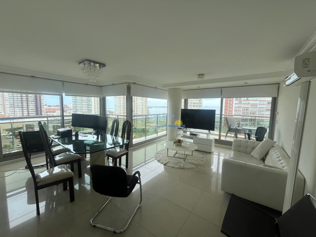 Apartamento en Alquiler temporal de 2 domritorios en Torre Imperiale , Punta del este , Playa brava  - Inmobiliaria Playa del Este
