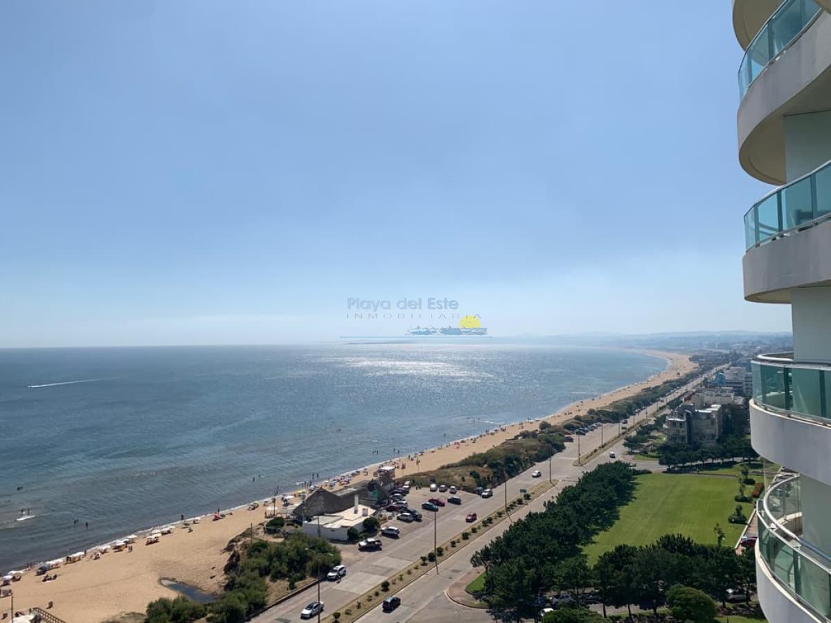 Apartamento en alquiler temporal de 3 dormitorios en Torre Aquarela , Playa mansa , Punta del este  - Inmobiliaria Playa del Este