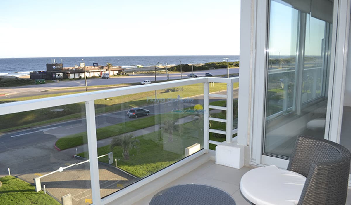 Apartamento de 2 Dormitorios en Torre Le Parc , Playa Brava , Punta del este  - Inmobiliaria Playa del Este