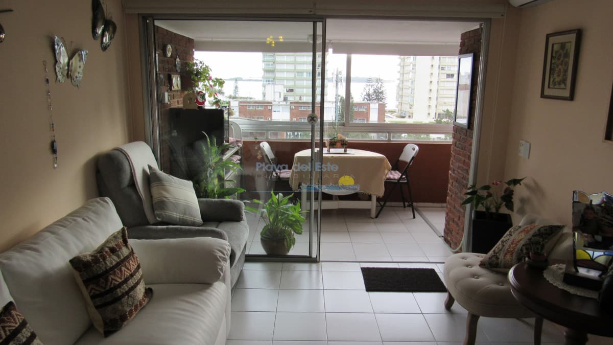 Apartamento de 2 dormitorios en venta Frente al mar , Punta del este . Playa Brava  - Inmobiliaria Playa del Este