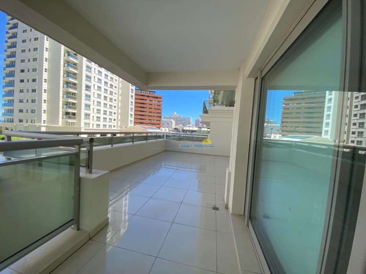 Apartamento en Alquiler de 2 dormitorios en Punta del este . Playa Brava , Torre Imperiale  - Inmobiliaria Playa del Este