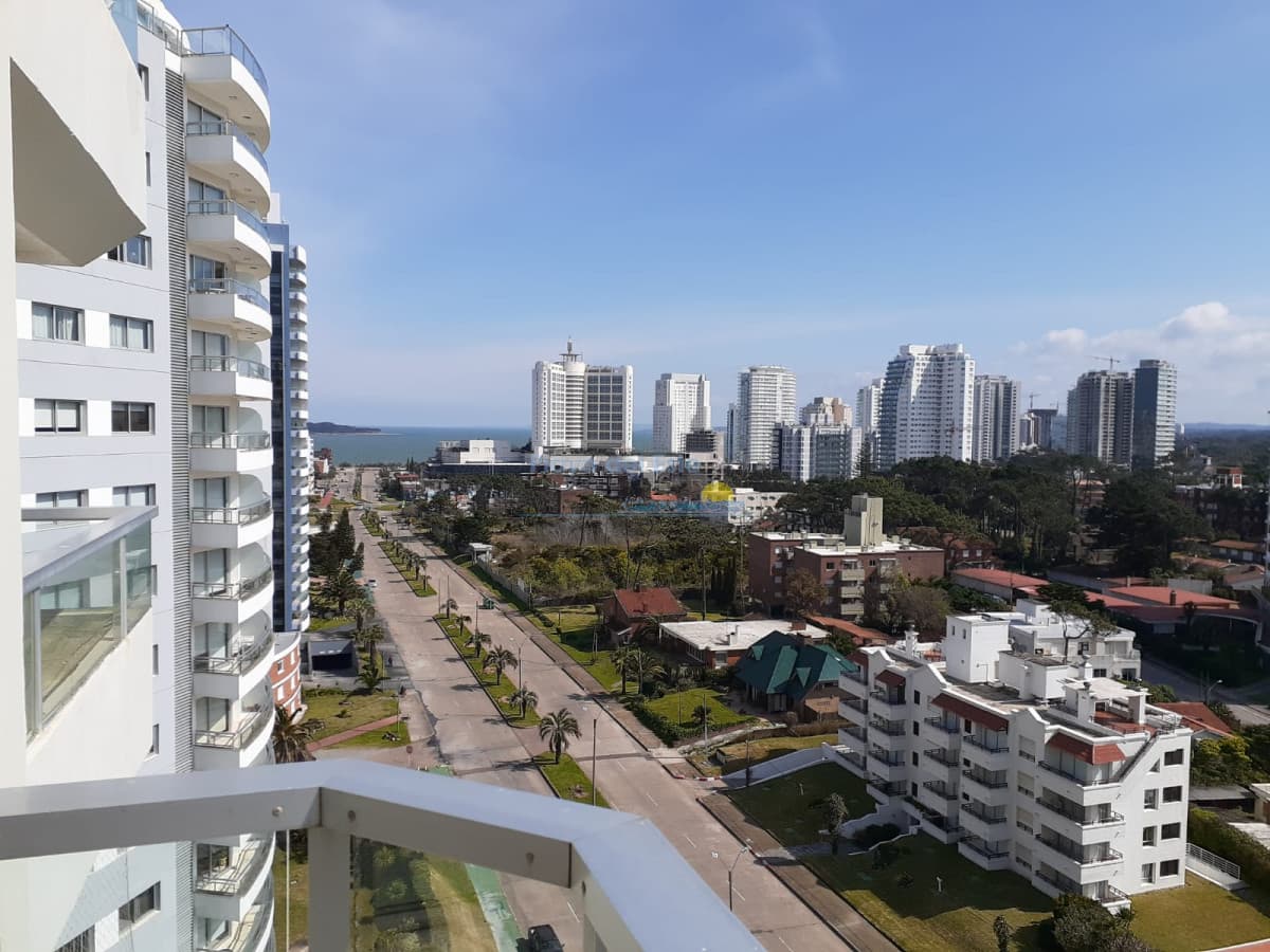 Apartamento alquiler temporal de 2 dormitorios en Torre Marina , Punta del este , Playa Brava  - Inmobiliaria Playa del Este