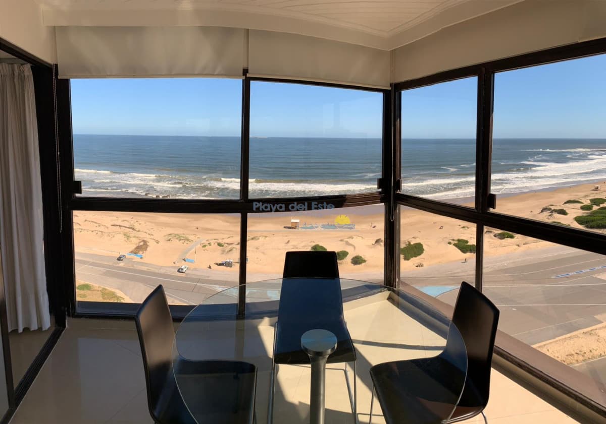 Apartamento en Alquiler ´de 3 dormitorios en Torre Cristal , Punta del este , Playa brava , Vista al mar  - Inmobiliaria Playa del Este