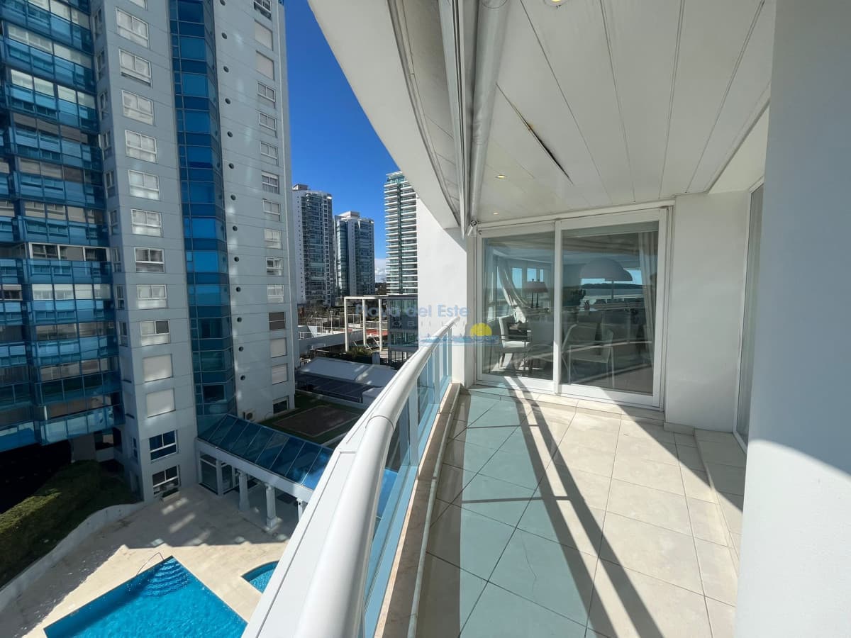Apartamento en Venta en Torre Millenium , Punta del este , Playa mansa  - Inmobiliaria Playa del Este