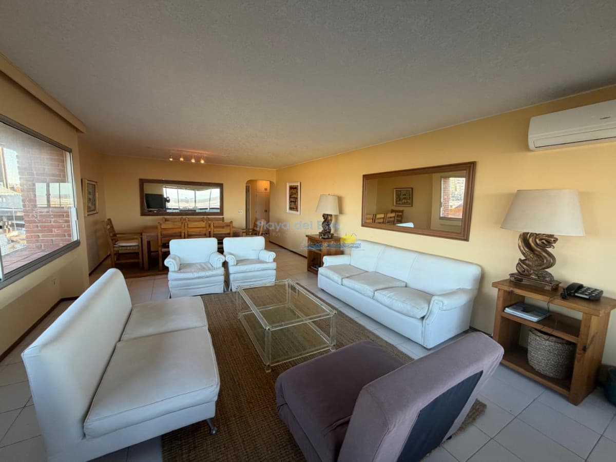 Apartamento de 3 dormitorios en Playa Mansa , Punta del este  - Inmobiliaria Playa del Este