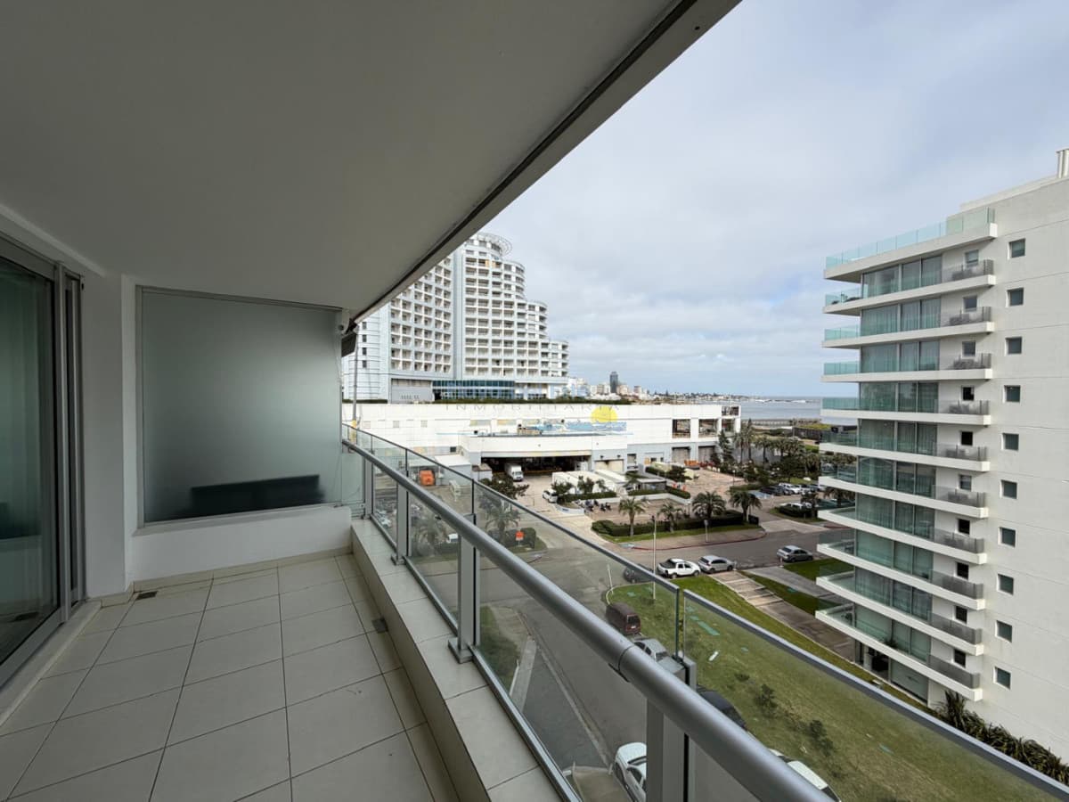 Apartamento en venta de 2 dormitorios en Punta del este , Playa mansa  - Inmobiliaria Playa del Este