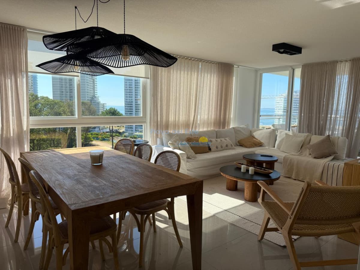 Apartamento en Venta de 2 dormitorios en Torre One , Punta del este , Playa brava , a pasos del shopping  - Inmobiliaria Playa del Este