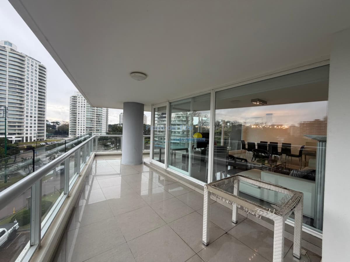 Apartamento en Venta de 4 dormitorios en Torre ONE , Punta del este . Playa Brava , Roosevelt - Inmobiliaria Playa del Este