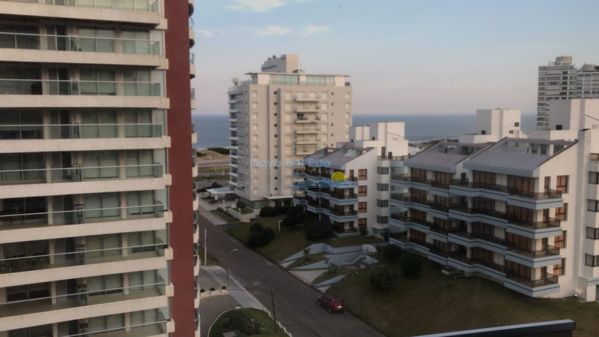 BRAVA A METROS DEL MAR  - Inmobiliaria Playa del Este