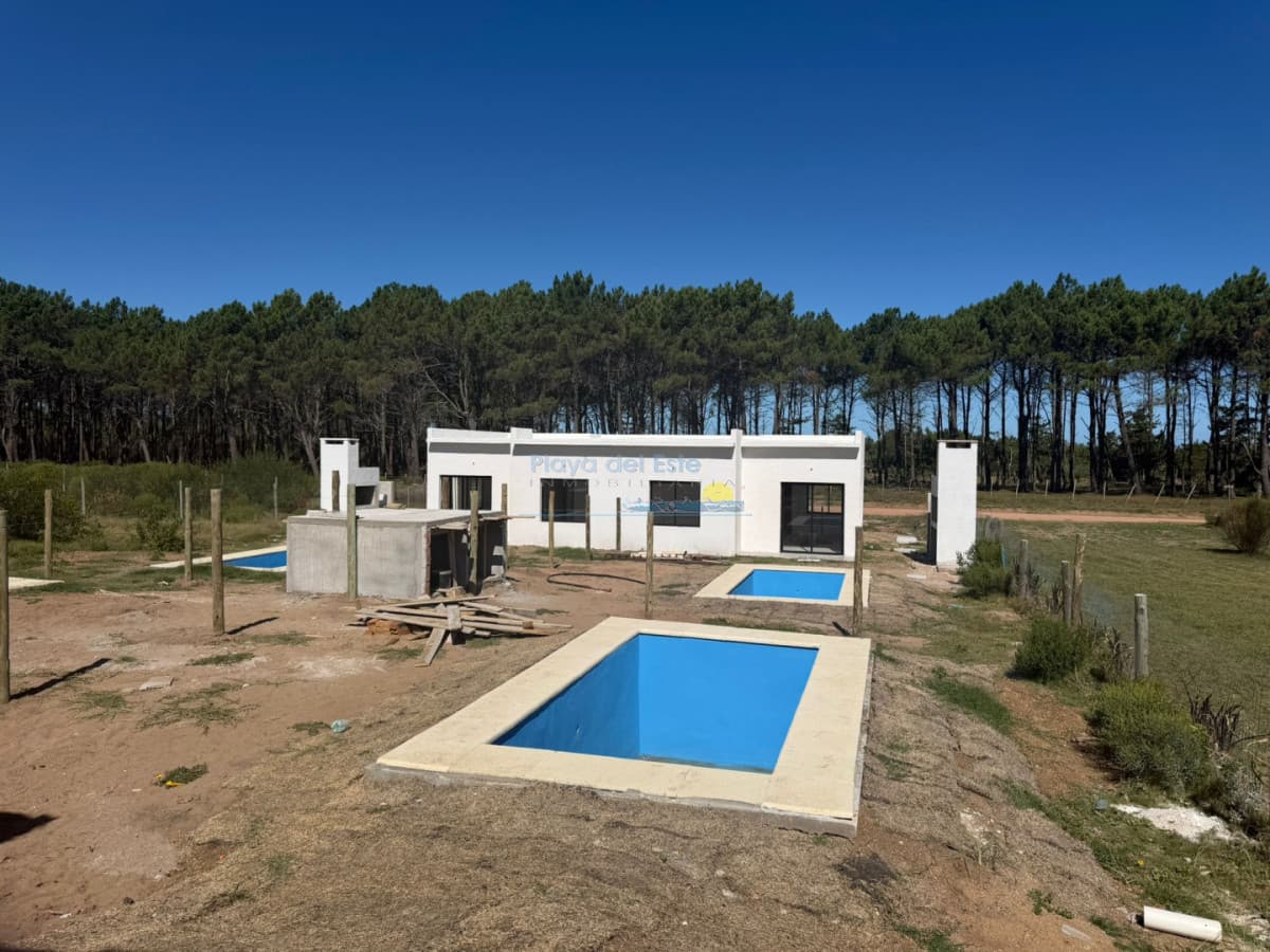 Casa PH en Venta de 2 dormitorios en Punta Negra , Piriápolis , A metros del mar  - Inmobiliaria Playa del Este