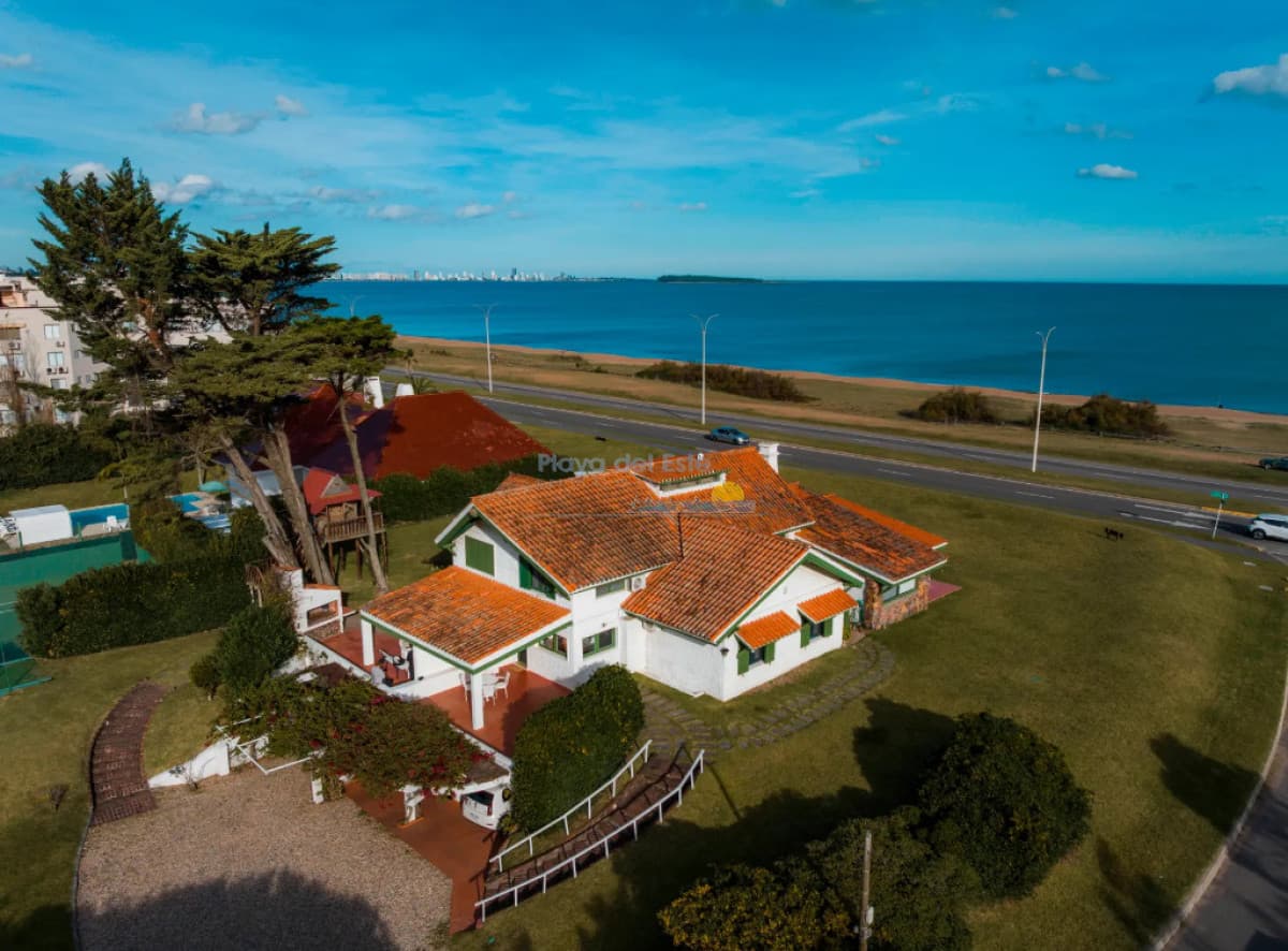 CASA EN ALQUILER DE TEMPORADA EN PUNTA DEL ESTE , PLAYA MANSA  - Inmobiliaria Playa del Este