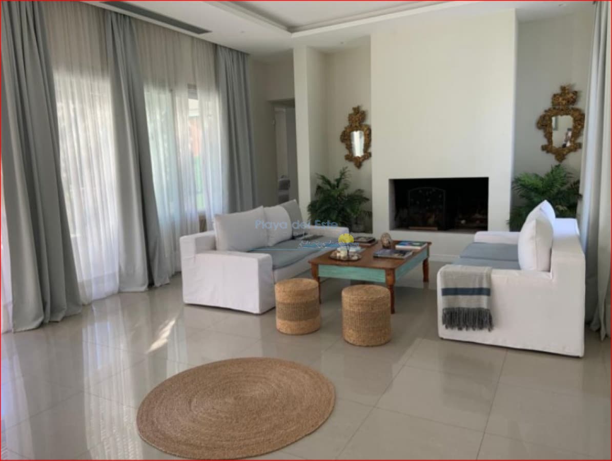 Casa en venta en Beaverly Hills , punta del este  - Inmobiliaria Playa del Este