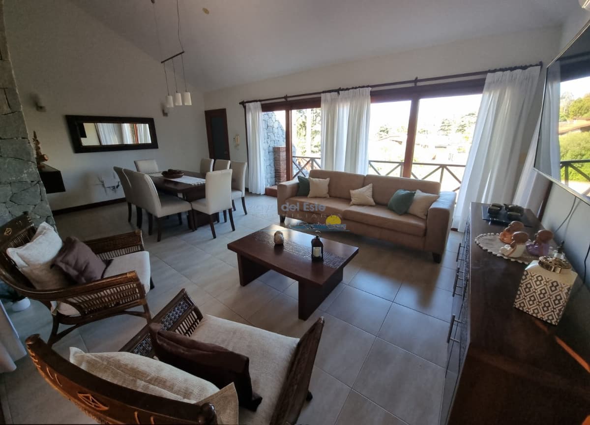 Casa en Alquieler de 4 Dormitorios en Punta del este . Cantegril , Playa Mansa  - Inmobiliaria Playa del Este