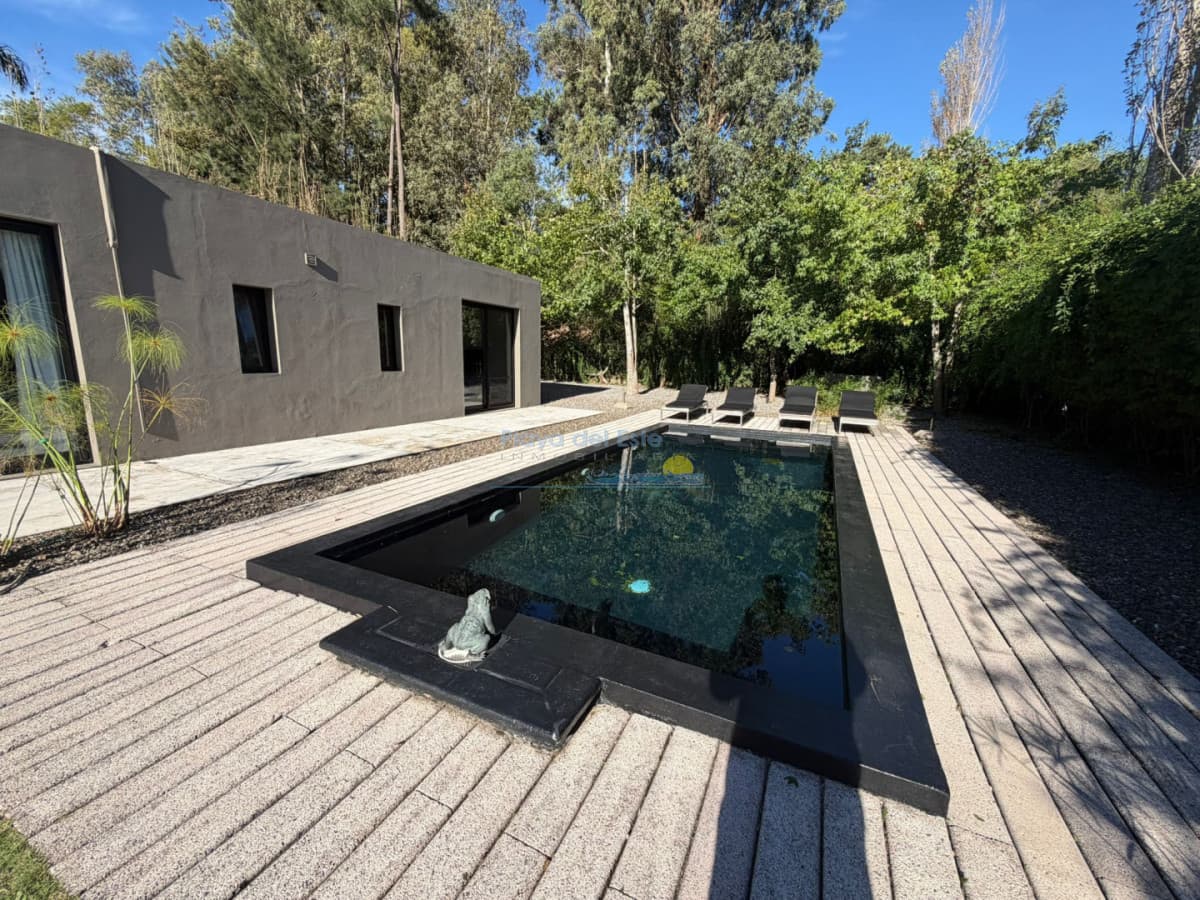 Confortable casa en Barrio Privado - Inmobiliaria Playa del Este