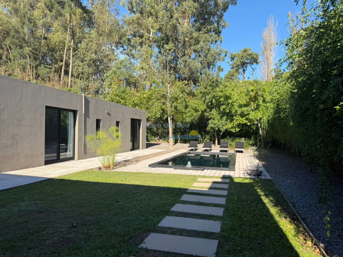 Confortable casa en Barrio Privado - Inmobiliaria Playa del Este