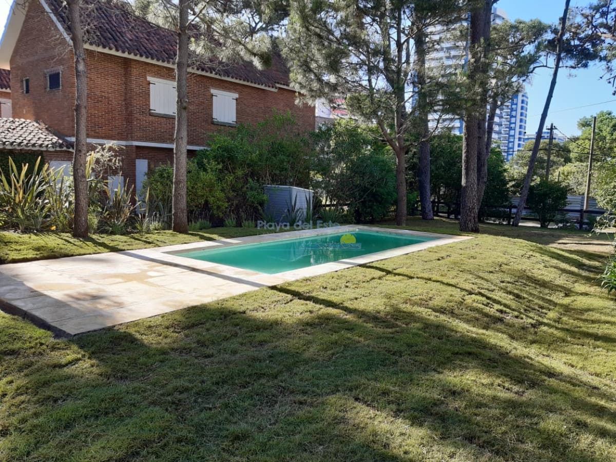 Casa en Venta de 3 Dormitorios en Punta del este . Aidy Grill , Playa Brava  - Inmobiliaria Playa del Este