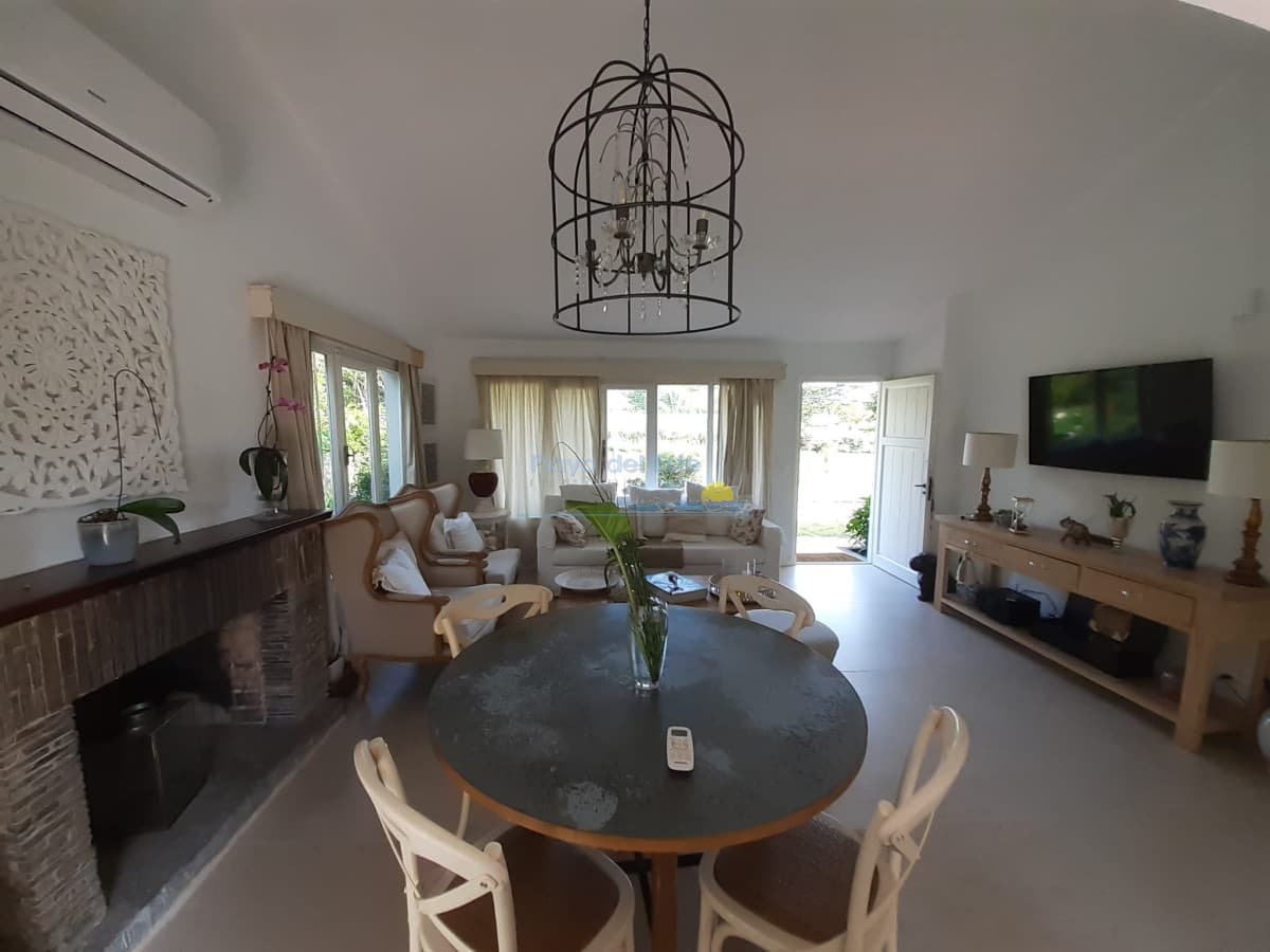 Clásico Chalet a pasos de playa mansa  - Inmobiliaria Playa del Este
