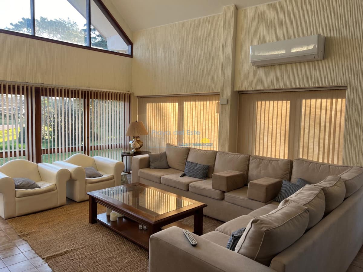 Casa en Venta en Barrio Lugano , Punta del este  - Inmobiliaria Playa del Este