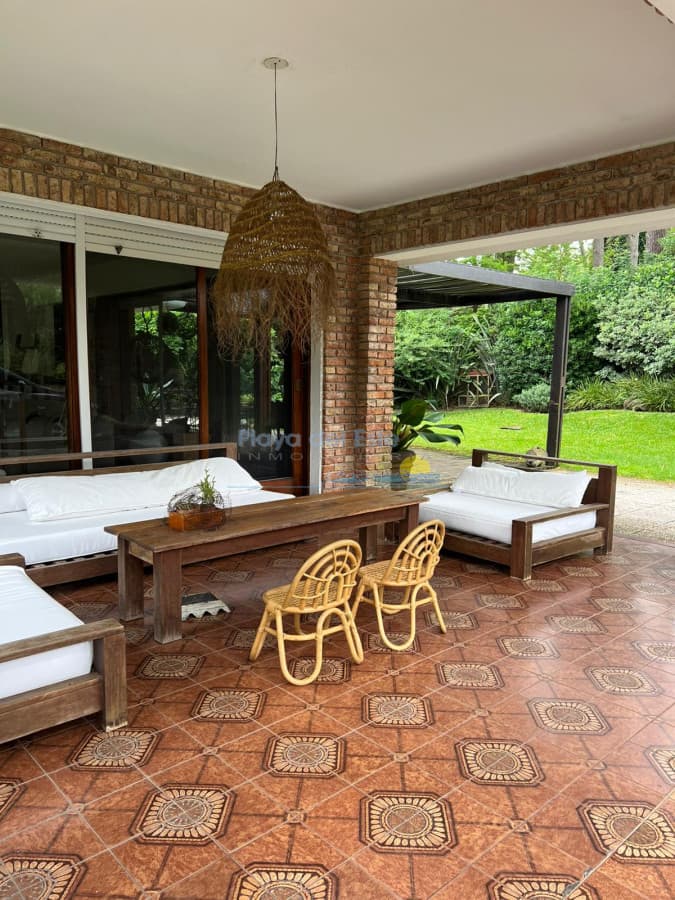Espectacular Chalet en Lugano - Inmobiliaria Playa del Este