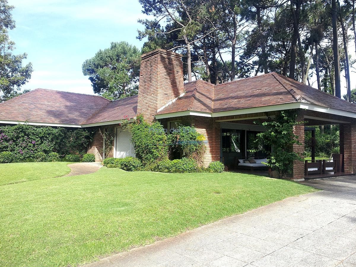 Espectacular Chalet en Lugano - Inmobiliaria Playa del Este