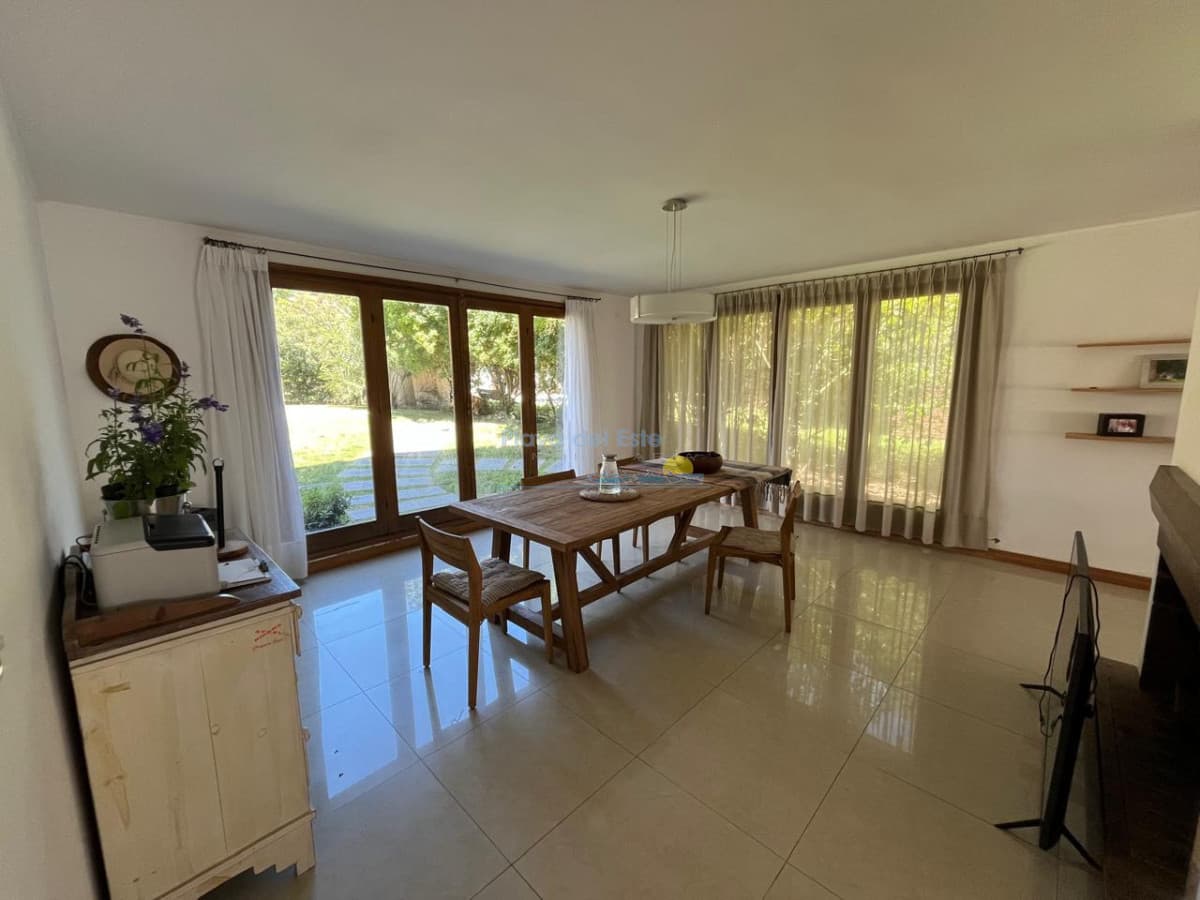 Casa de 5 dormitorios en alquiler en Lugano, Punta del Este - Inmobiliaria Playa del Este