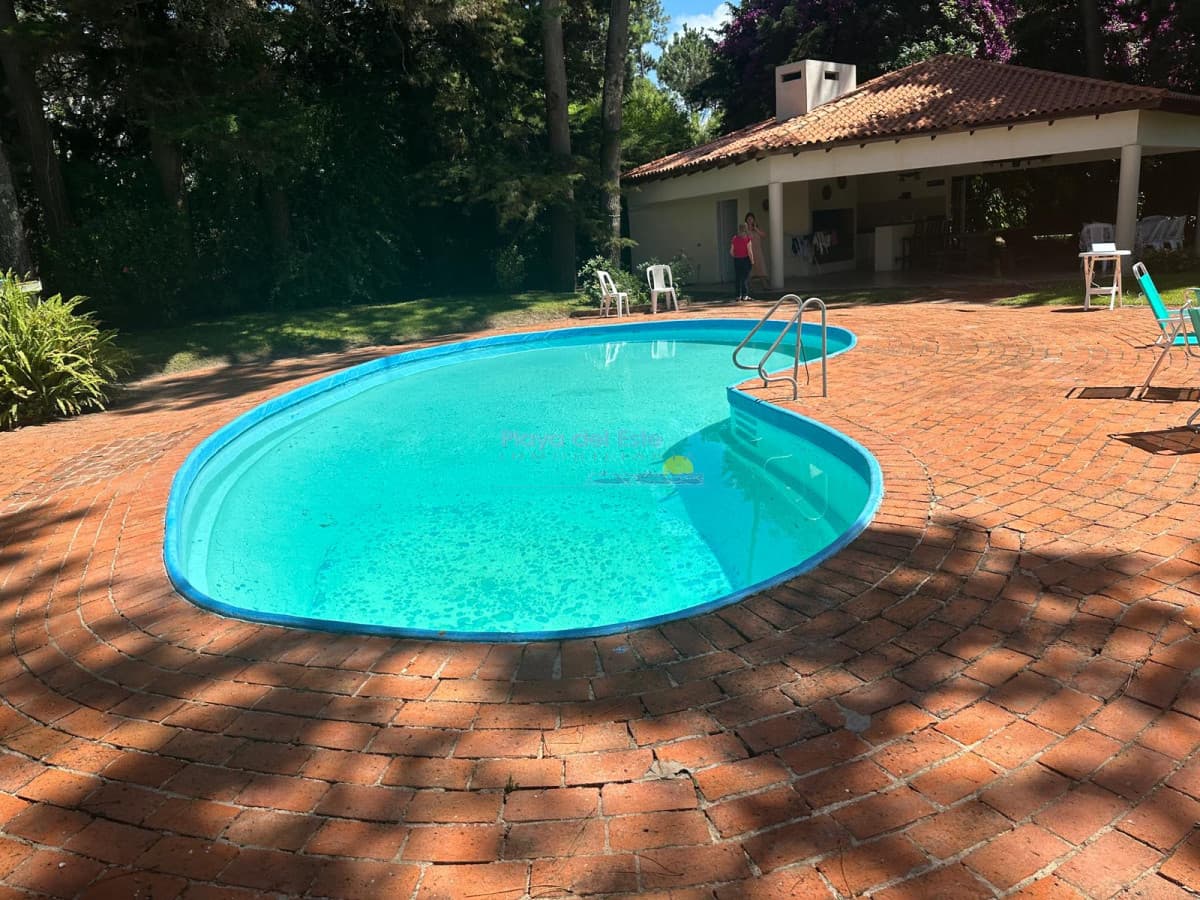 Casa en Alquiler en Punta del este de 6 Dormitorios , San Rafael , Playa Brava  - Inmobiliaria Playa del Este