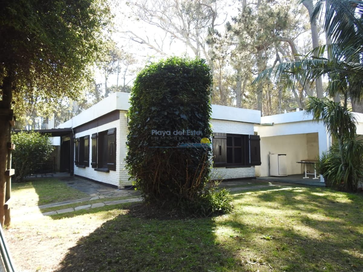 Casa en alquiler de temporada de 3 dormitorios en San Rafael , Punta del este  - Inmobiliaria Playa del Este