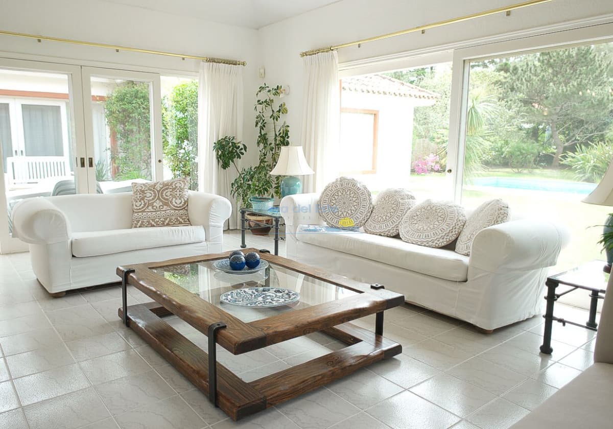 Casa en Alquiler de 4 dormitorios en Punta del este , San Rafael , Playa Brava a pasos del mar  - Inmobiliaria Playa del Este