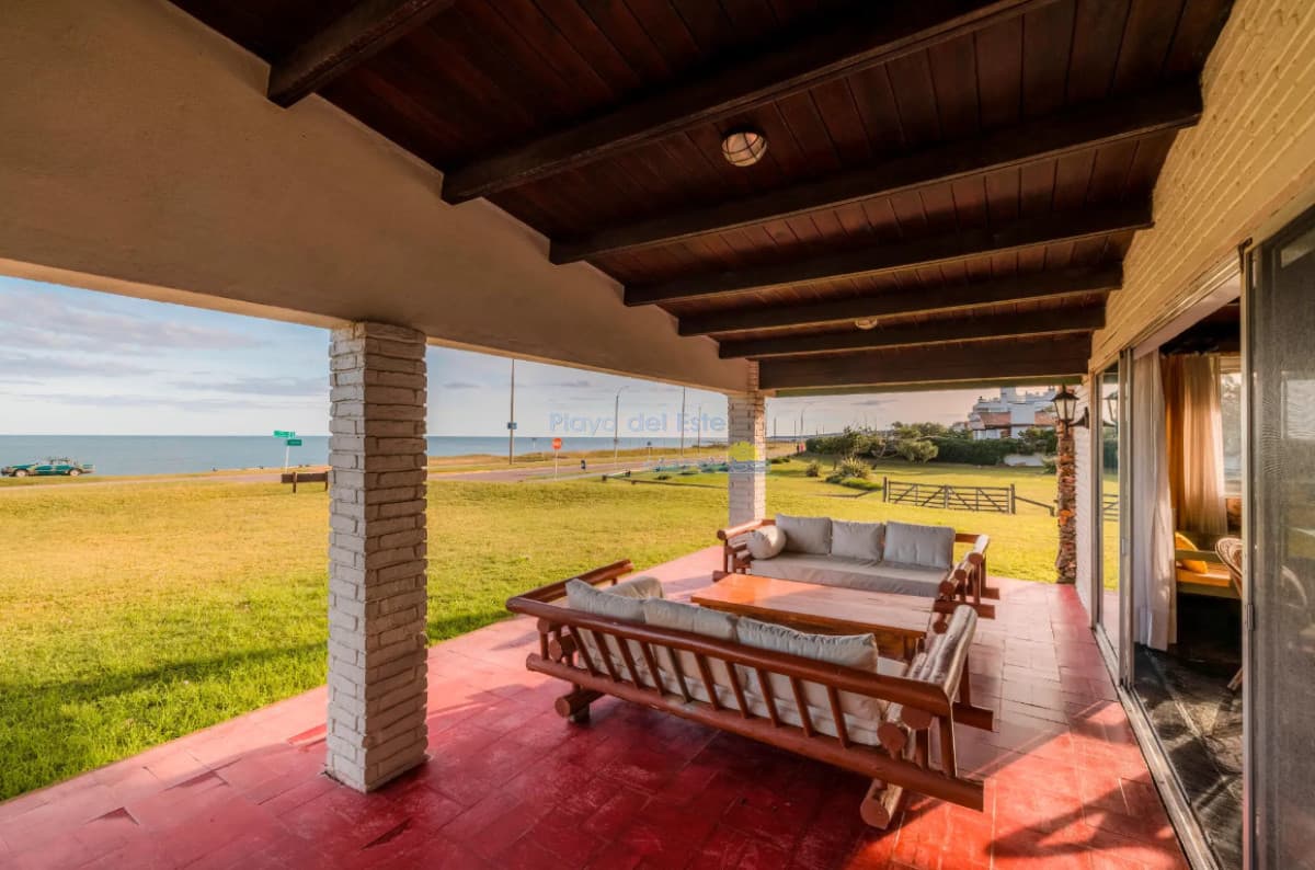 CASA EN ALQUILER DE TEMPORADA EN PUNTA DEL ESTE , PLAYA MANSA  - Inmobiliaria Playa del Este