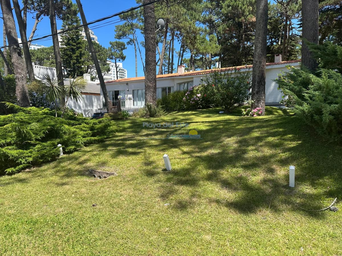 Casa en Alquiler en Punta del este de 6 Dormitorios , San Rafael , Playa Brava  - Inmobiliaria Playa del Este
