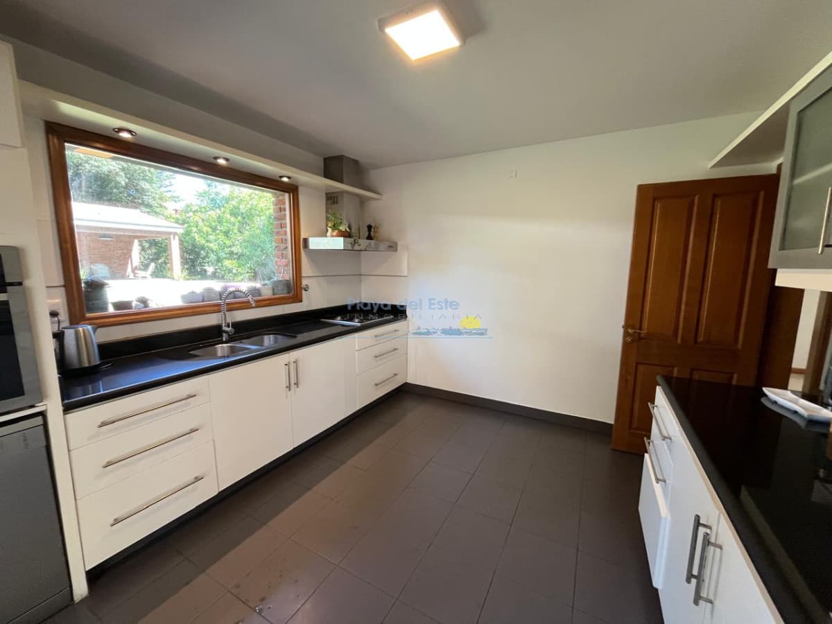 Casa de 5 dormitorios en alquiler en Lugano, Punta del Este - Inmobiliaria Playa del Este