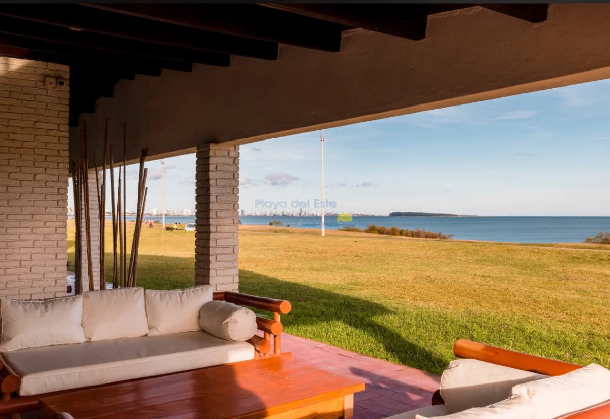 CASA EN ALQUILER DE TEMPORADA EN PUNTA DEL ESTE , PLAYA MANSA  - Inmobiliaria Playa del Este