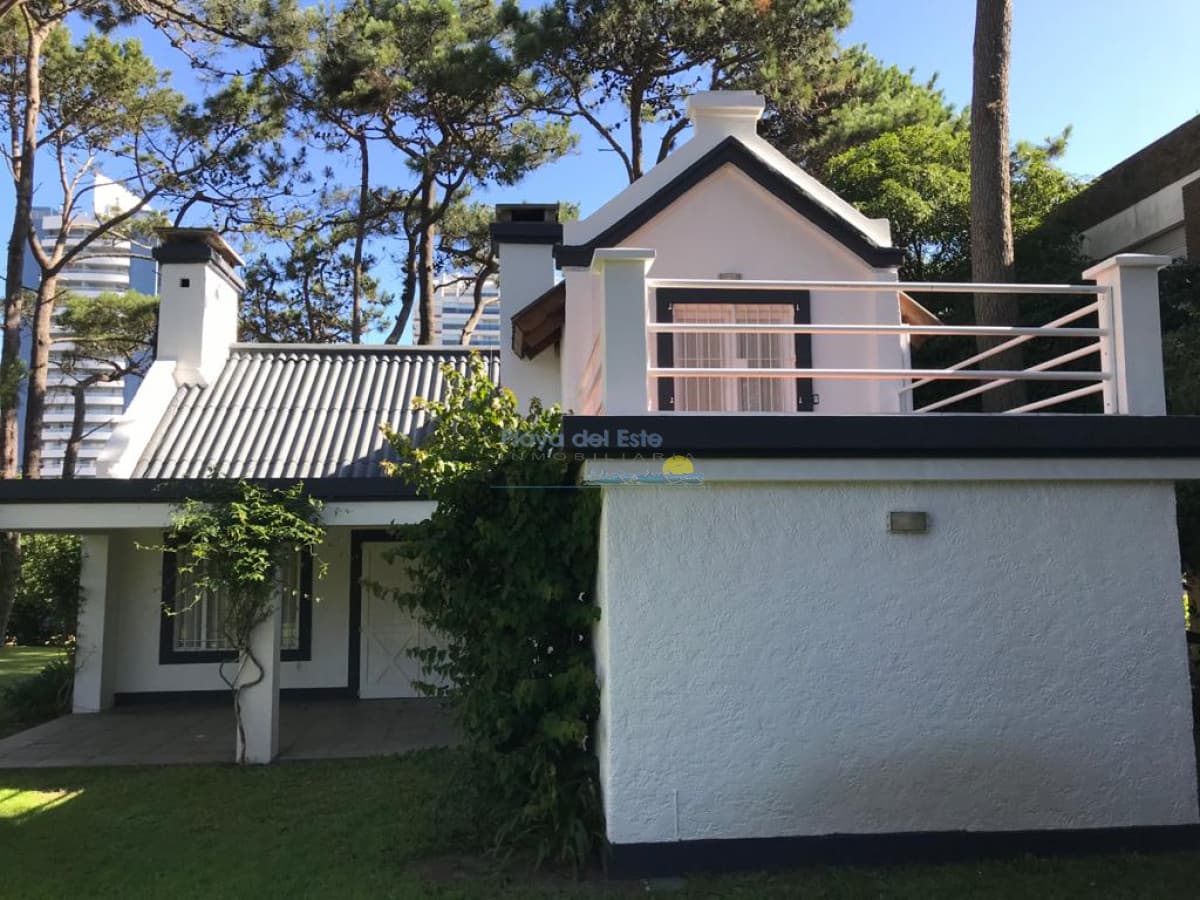Casa en Venta de 3 Dormitorios en Punta del este . Aidy Grill , Playa Brava  - Inmobiliaria Playa del Este
