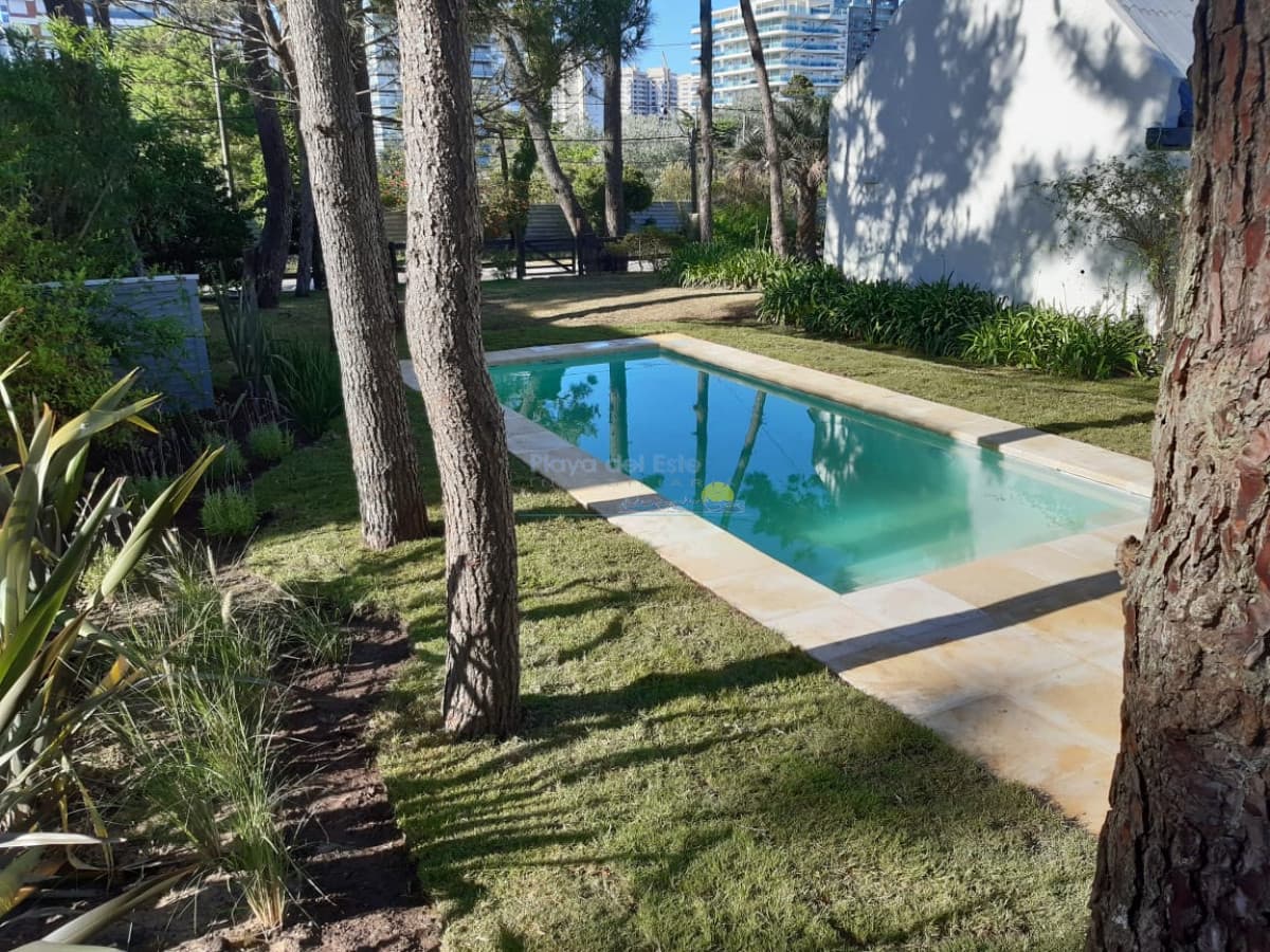 Casa en Venta de 3 Dormitorios en Punta del este . Aidy Grill , Playa Brava  - Inmobiliaria Playa del Este