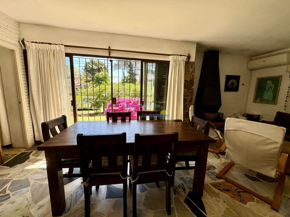 Casa en alquiler temporal de 3 dormitorios en Punta del este , Cantegril  - Inmobiliaria Playa del Este