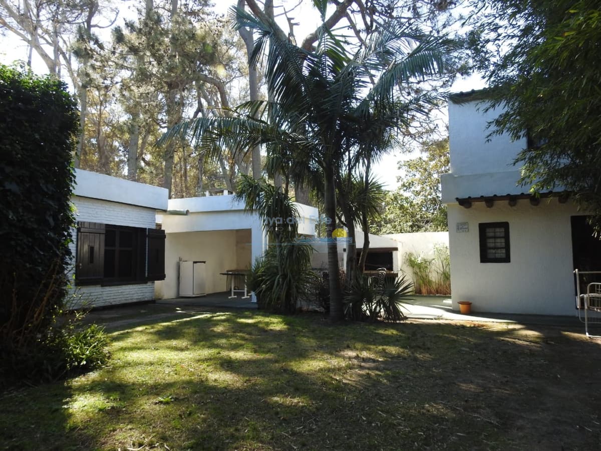 Casa en alquiler de temporada de 3 dormitorios en San Rafael , Punta del este  - Inmobiliaria Playa del Este