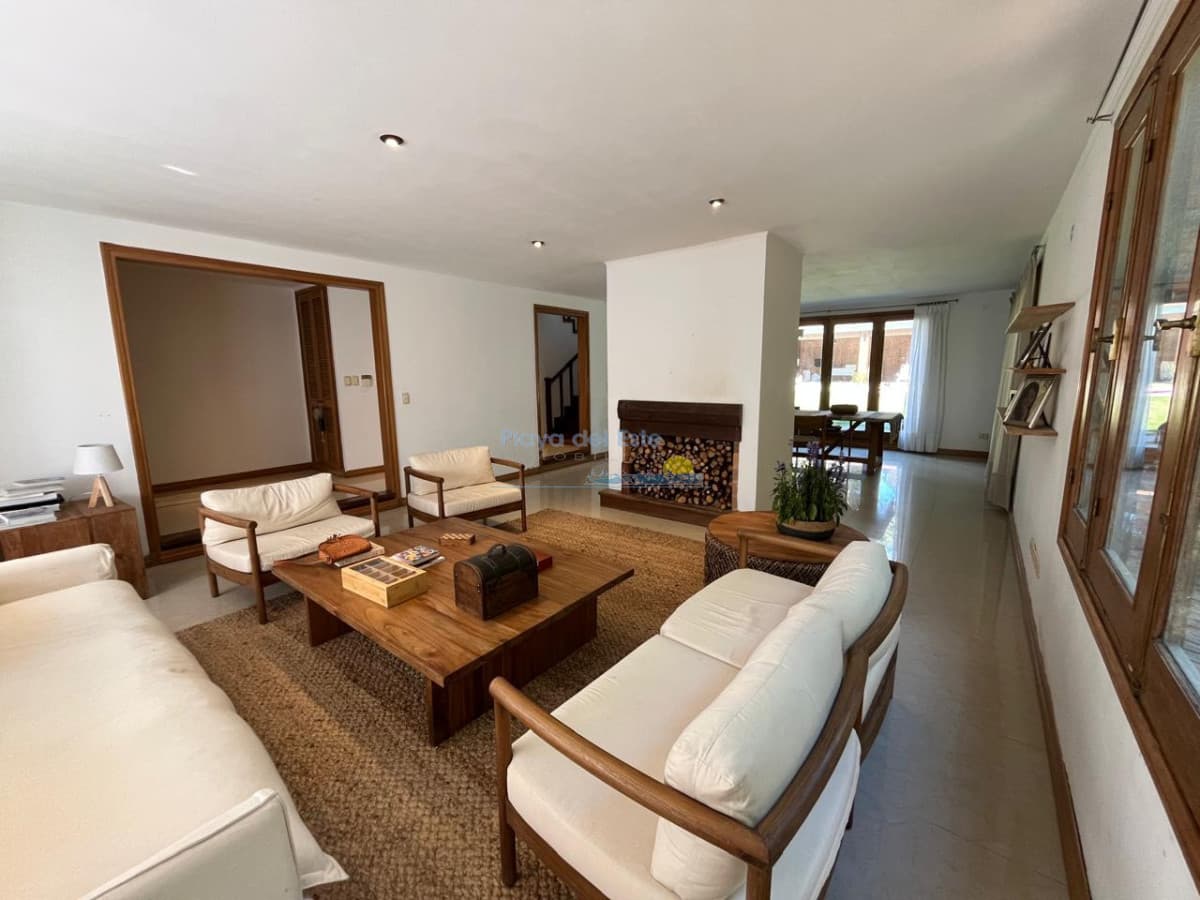 Casa de 5 dormitorios en alquiler en Lugano, Punta del Este - Inmobiliaria Playa del Este