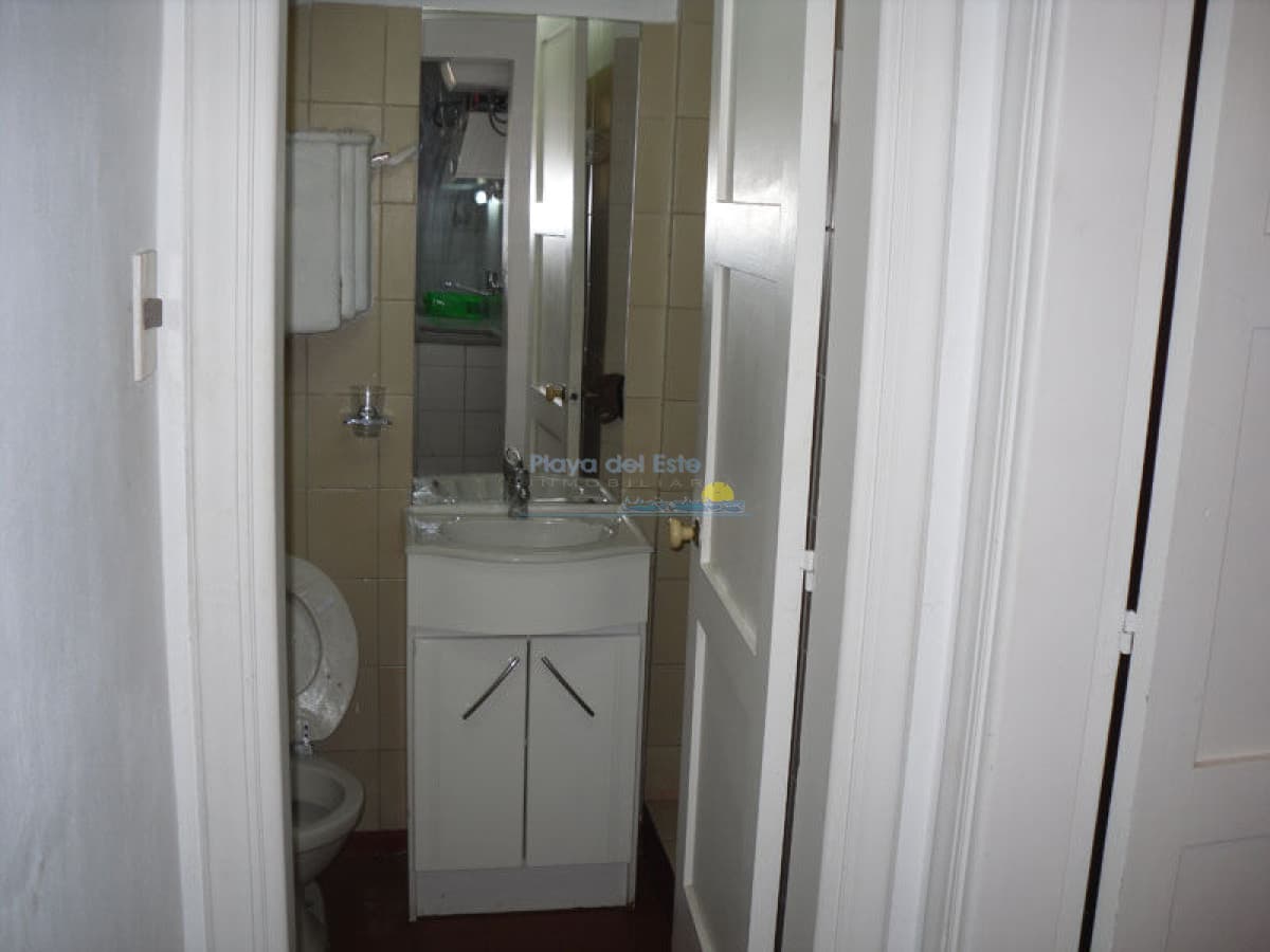 Casa en alquiler temporal de 3 dormitorios en Punta del este , Gorlero , Península  - Inmobiliaria Playa del Este