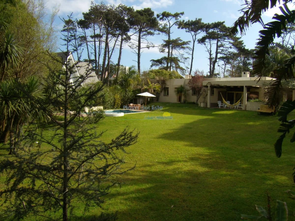Casa en Alquiler de 3 Dormitorios en Rincón del Indio , Punta del este  - Inmobiliaria Playa del Este