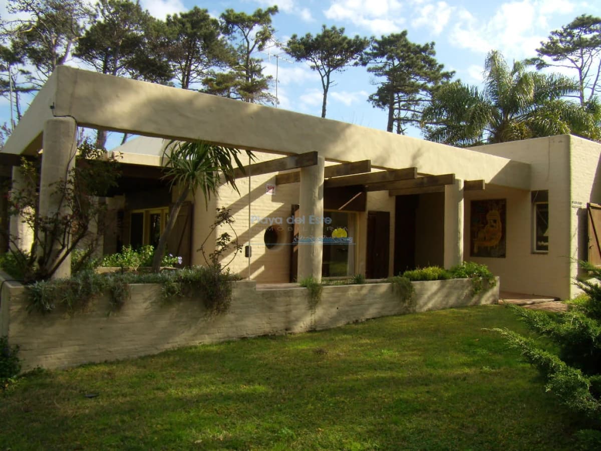 Casa en Alquiler de 3 Dormitorios en Rincón del Indio , Punta del este  - Inmobiliaria Playa del Este