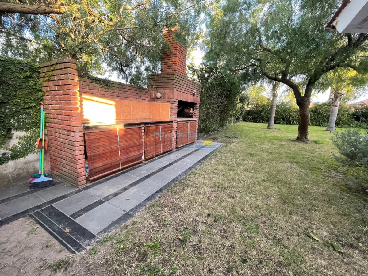 Casa en venta en Punta del este de 4 dormitorios , Playa mansa - Inmobiliaria Playa del Este