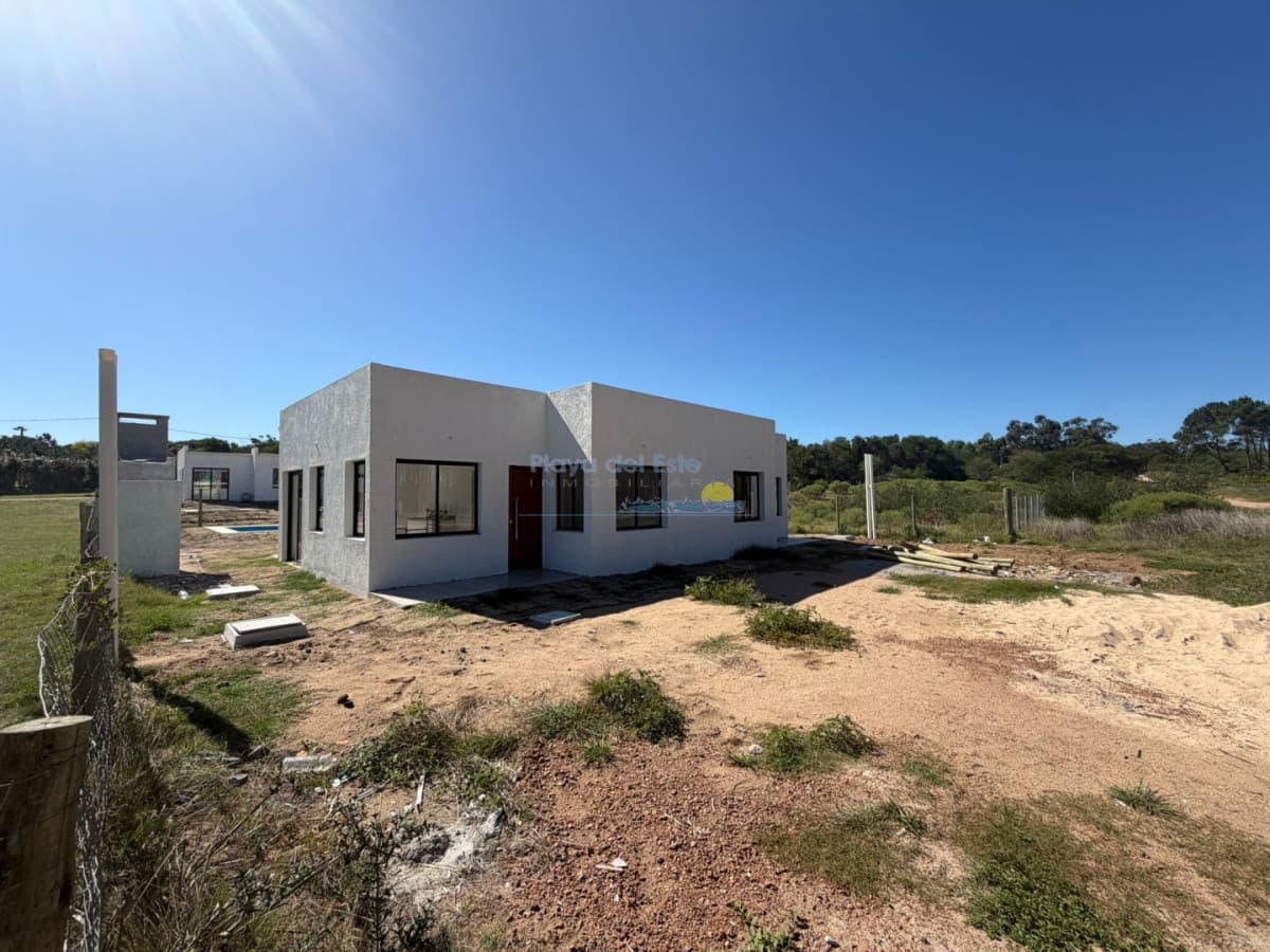 Casa PH en Venta de 2 dormitorios en Punta Negra , Piriápolis , A metros del mar  - Inmobiliaria Playa del Este