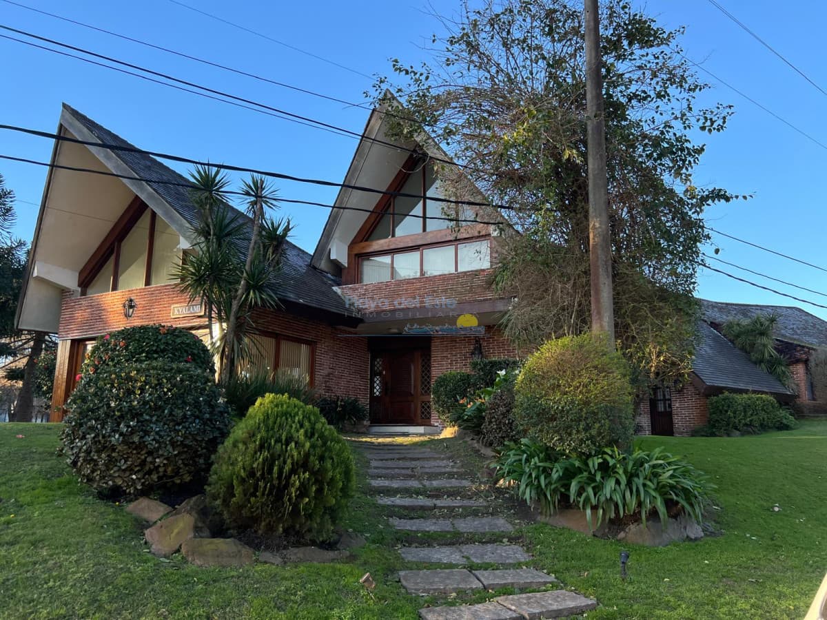 Casa en Venta en Barrio Lugano , Punta del este  - Inmobiliaria Playa del Este