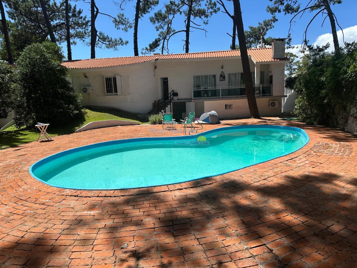 Casa en Alquiler en Punta del este de 6 Dormitorios , San Rafael , Playa Brava  - Inmobiliaria Playa del Este