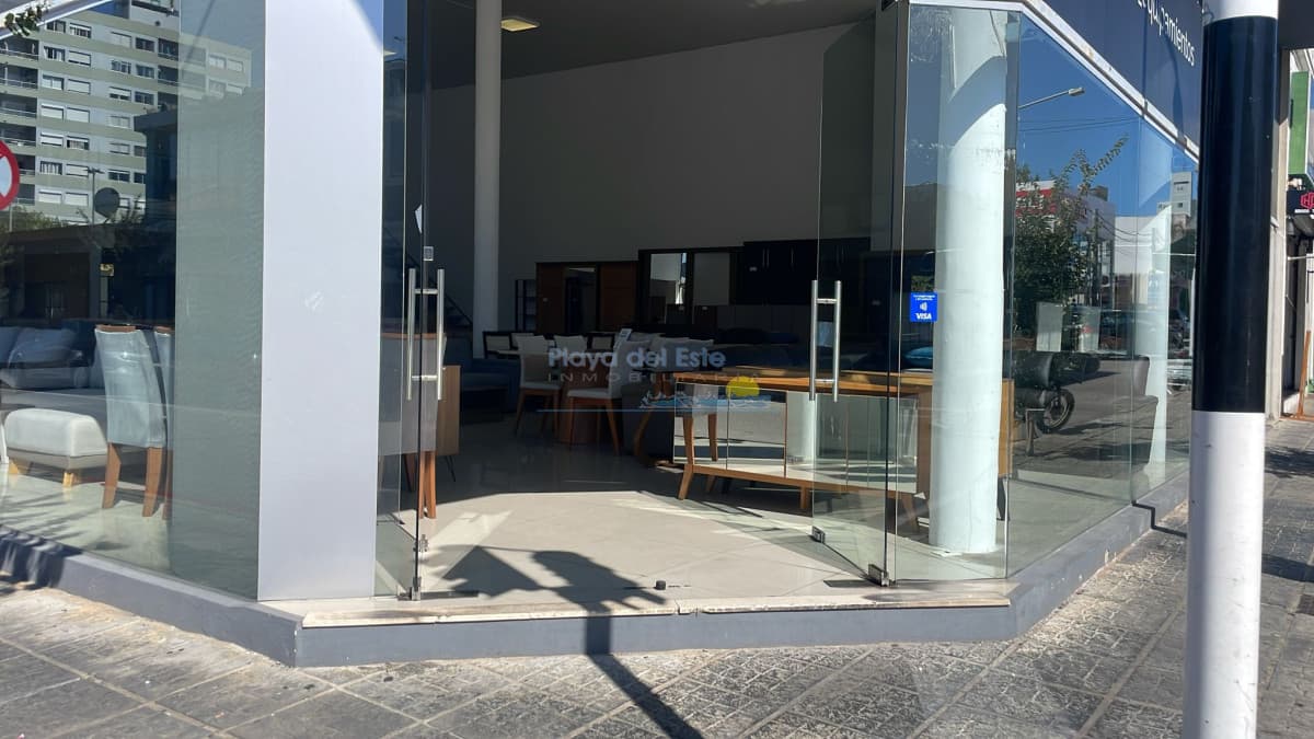 Local comercial en Venta en el Centro de Maldonado  - Inmobiliaria Playa del Este