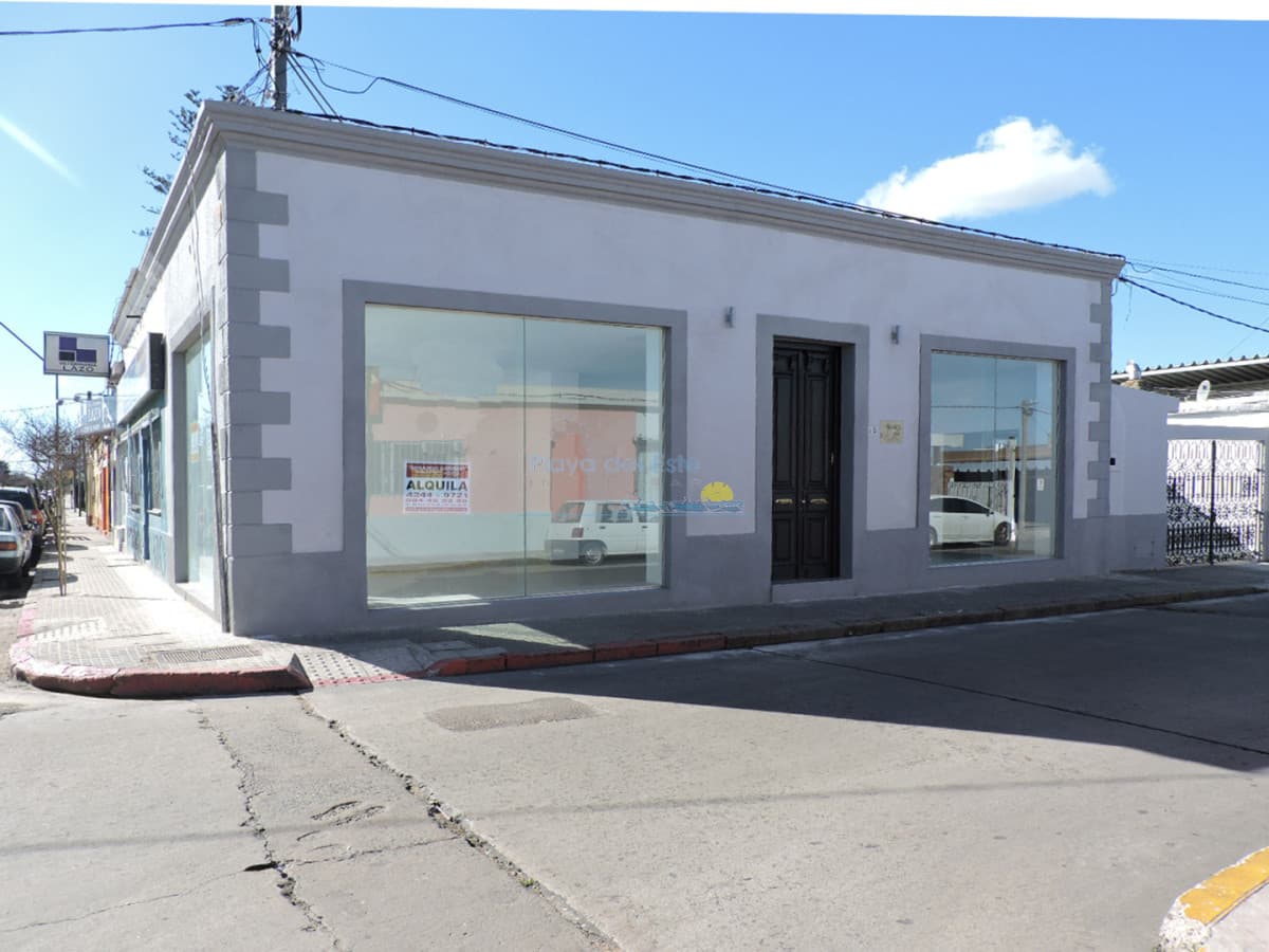 Locla en alquiler anual en el centro de Maldonado  - Inmobiliaria Playa del Este